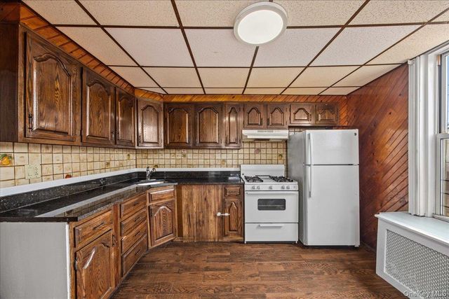 976 Sackett Avenue, Bronx, NY 10462