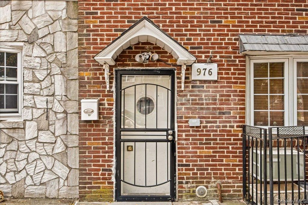 976 Sackett Avenue, Bronx, NY 10462 — photo 3