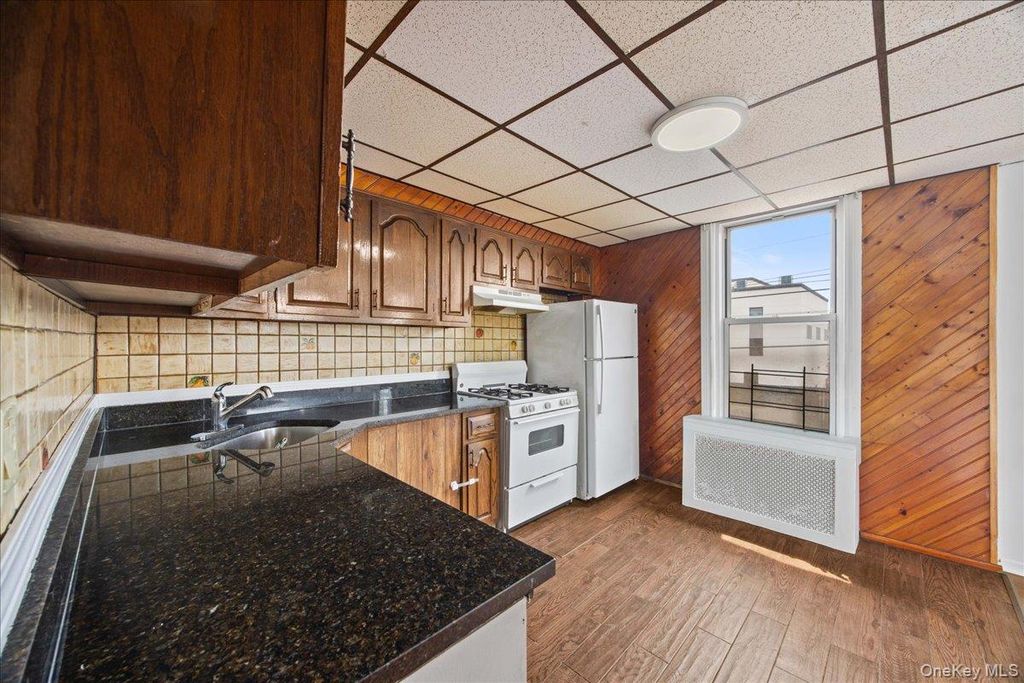 976 Sackett Avenue, Bronx, NY 10462 — photo 5