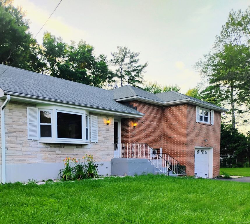 3 Rye Ridge Parkway, West Hartford, CT 06117