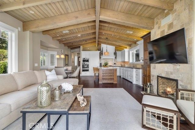 133 Upper Terrace Road, Avalon, CA 90704