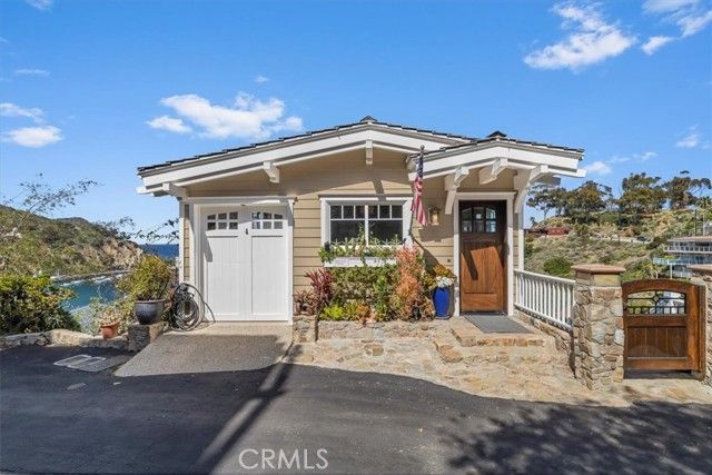 133 Upper Terrace Road, Avalon, CA 90704