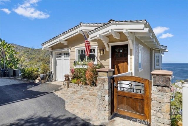 133 Upper Terrace Road, Avalon, CA 90704