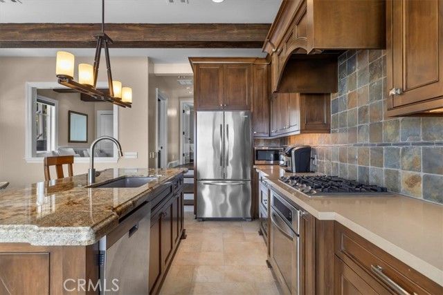 133 Upper Terrace Road, Avalon, CA 90704