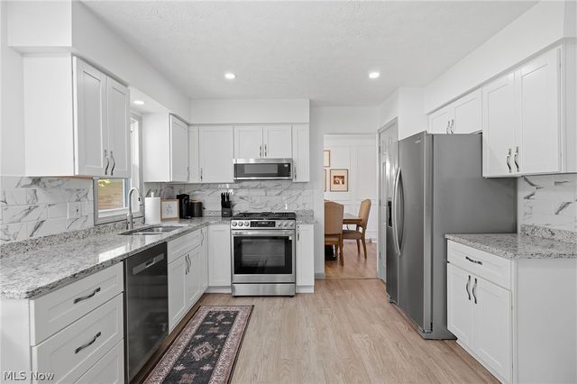 5609 Pinnacle Park Drive, Seven Hills, OH 44131