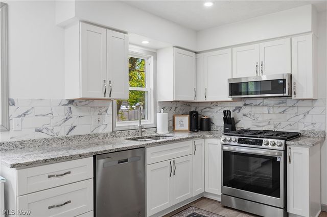 5609 Pinnacle Park Drive, Seven Hills, OH 44131