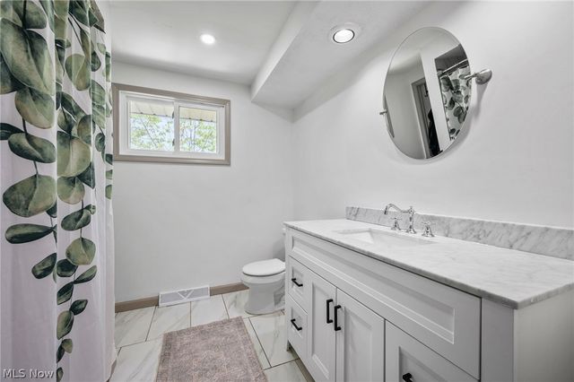 5609 Pinnacle Park Drive, Seven Hills, OH 44131