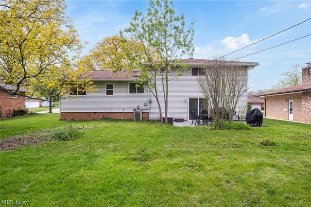 5609 Pinnacle Park Drive, Seven Hills, OH 44131