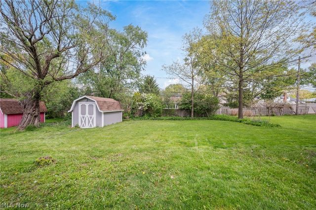 5609 Pinnacle Park Drive, Seven Hills, OH 44131