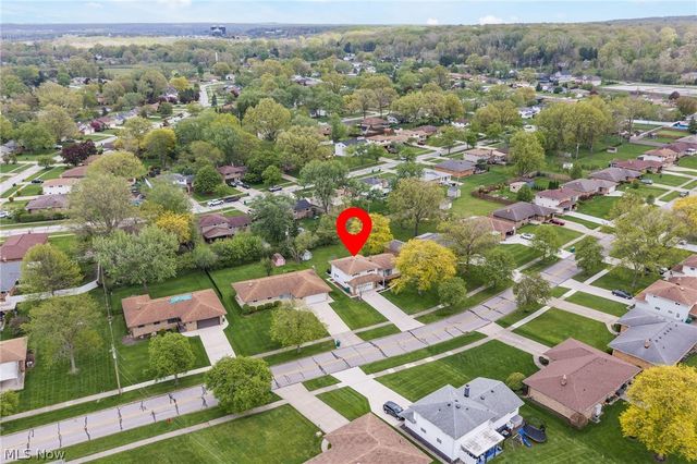 5609 Pinnacle Park Drive, Seven Hills, OH 44131