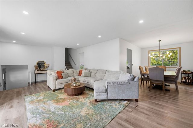 5609 Pinnacle Park Drive, Seven Hills, OH 44131