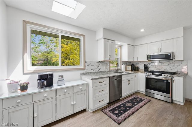 5609 Pinnacle Park Drive, Seven Hills, OH 44131