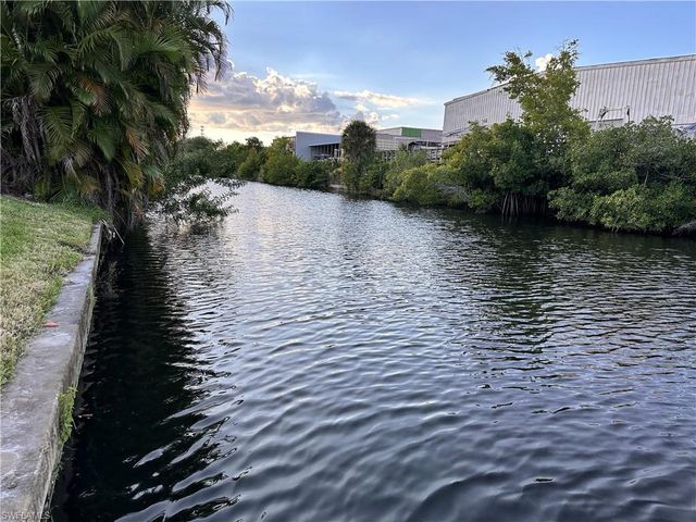 1431-1433 SE 10th TER, Cape Coral, FL 33990