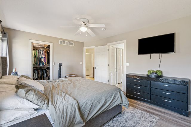 6737 Brookview Lane, Davenport, IA 52806