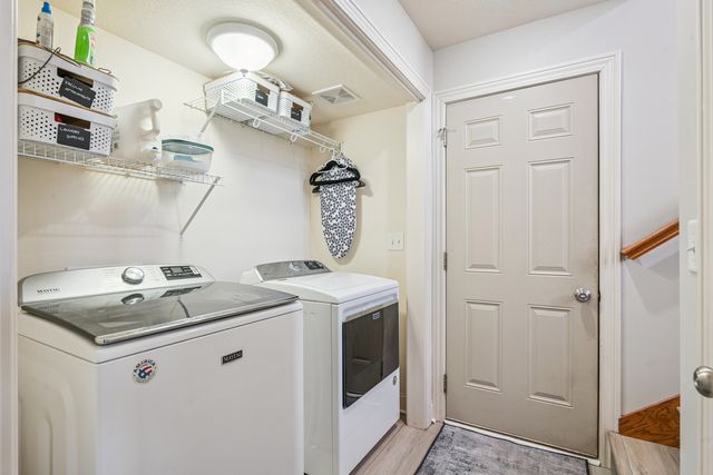 6737 Brookview Lane, Davenport, IA 52806