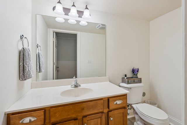 6737 Brookview Lane, Davenport, IA 52806