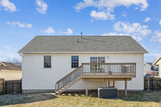 6737 Brookview Lane, Davenport, IA 52806