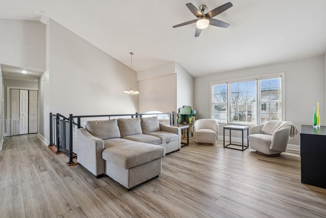 6737 Brookview Lane, Davenport, IA 52806