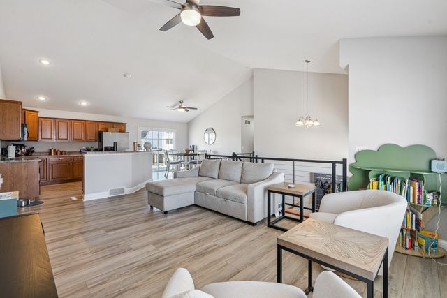 6737 Brookview Lane, Davenport, IA 52806