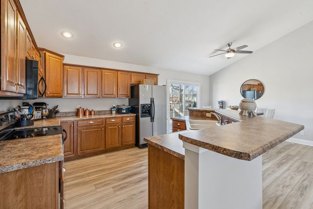 6737 Brookview Lane, Davenport, IA 52806