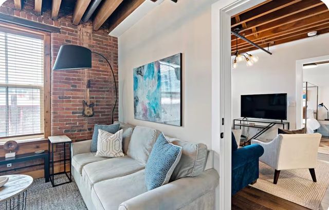 610 21st Ave N Apt 201, Nashville, TN 37203