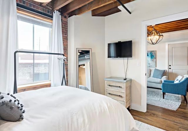 610 21st Ave N Apt 201, Nashville, TN 37203
