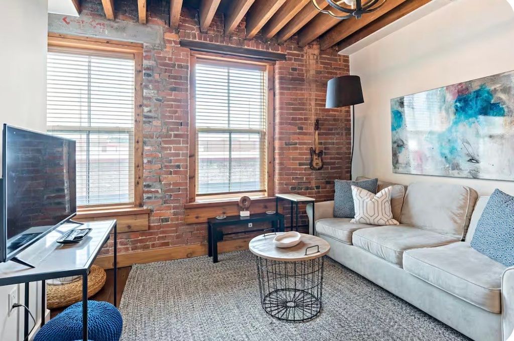 610 21st Ave N Apt 201, Nashville, TN 37203