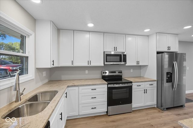 2135 S Miller Avenue, Shelbyville, IN 46176