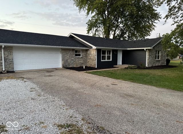 2135 S Miller Avenue, Shelbyville, IN 46176
