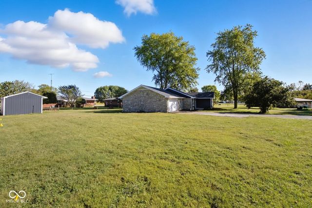 2135 S Miller Avenue, Shelbyville, IN 46176