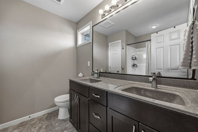 2908 Riviera St SW C, Cedar Rapids, IA 52404