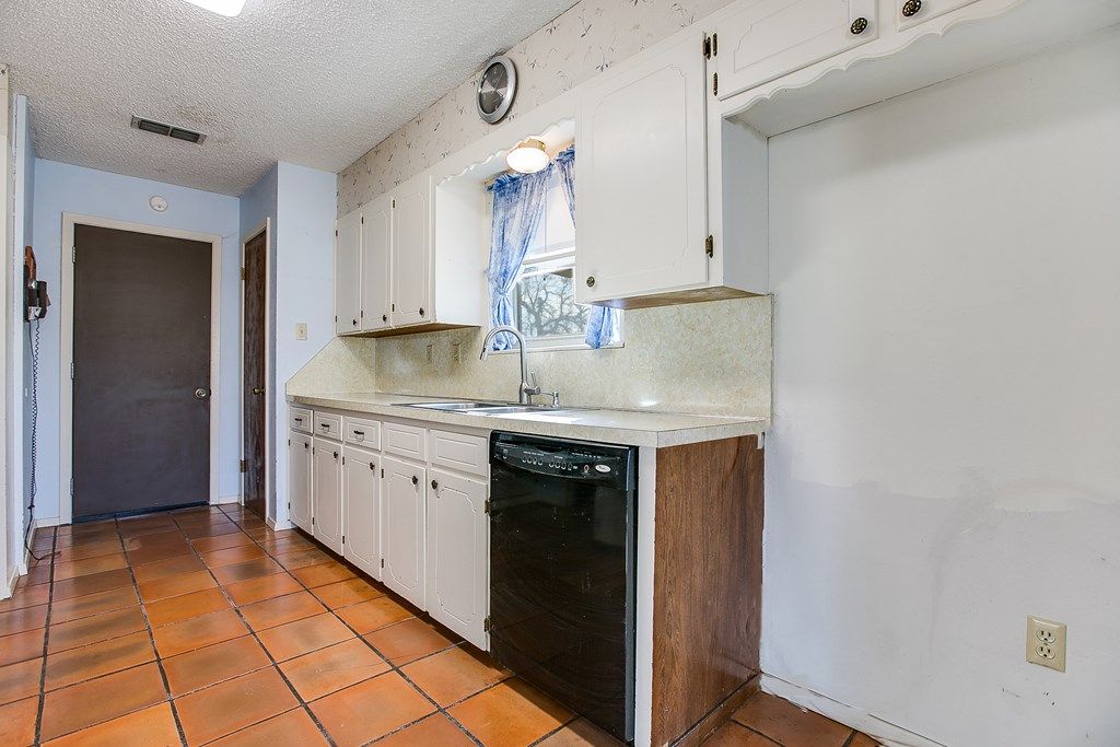 Image 14 of property listing at 8849 Grape Creek Rd, San Angelo, TX 76901