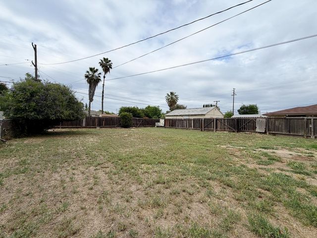 1336 W Fountain Way, Fresno, CA 93705