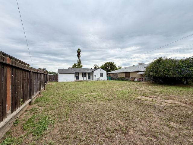 1336 W Fountain Way, Fresno, CA 93705