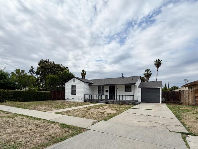 1336 W Fountain Way, Fresno, CA 93705