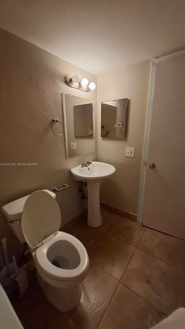 496 NW 165th St Road D612, Miami, FL 33169