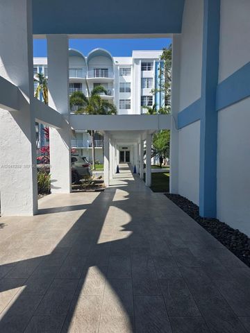 496 NW 165th St Road D612, Miami, FL 33169