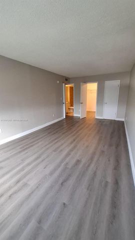 496 NW 165th St Road D612, Miami, FL 33169