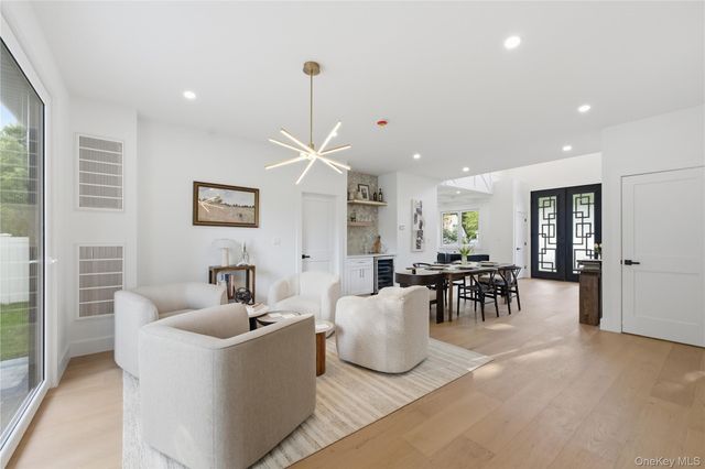 182 Friends Lane, Westbury, NY 11590