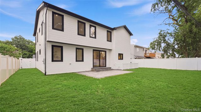 182 Friends Lane, Westbury, NY 11590