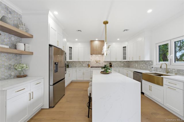 182 Friends Lane, Westbury, NY 11590
