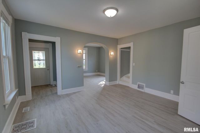 2312 W 1ST Street, Davenport, IA 52802