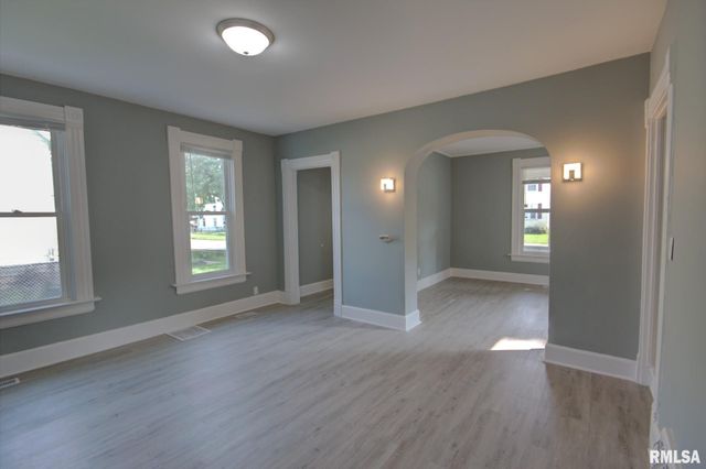 2312 W 1ST Street, Davenport, IA 52802