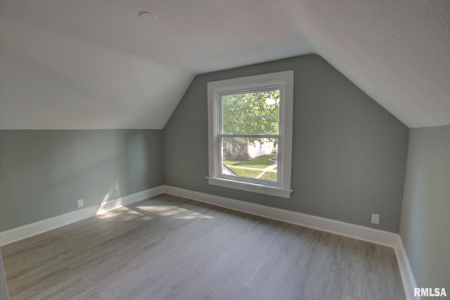 2312 W 1ST Street, Davenport, IA 52802