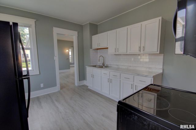 2312 W 1ST Street, Davenport, IA 52802