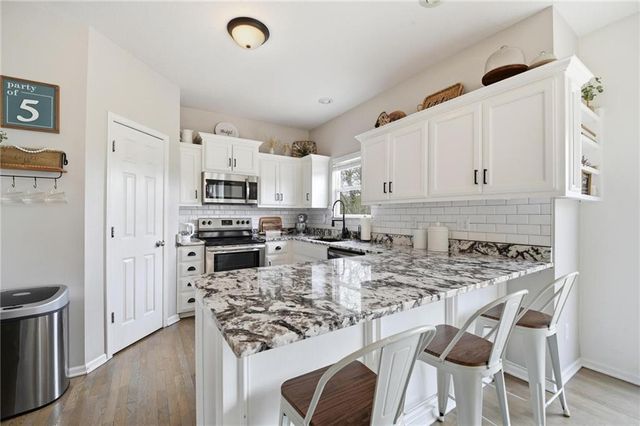 215 E Whispering Hills Boulevard, Lone Jack, MO 64070