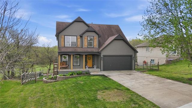 215 E Whispering Hills Boulevard, Lone Jack, MO 64070