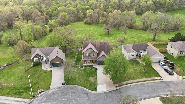 215 E Whispering Hills Boulevard, Lone Jack, MO 64070
