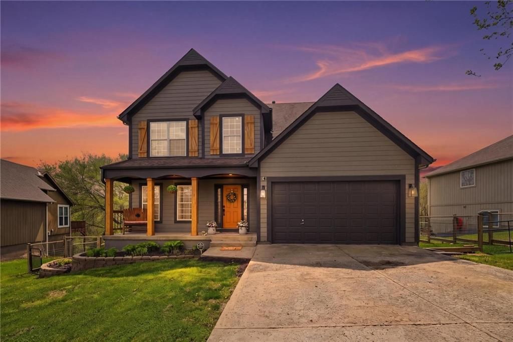 215 E Whispering Hills Boulevard, Lone Jack, MO 64070