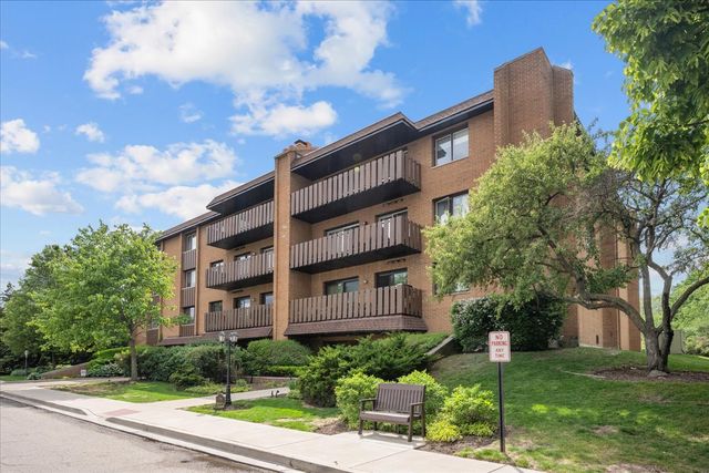 1795 Lake Cook Road 107, Highland Park, IL 60035